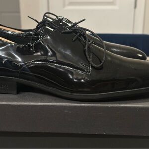 Hugo Boss Black Patent Leather Oxfords for Formal Occasions